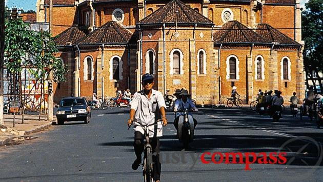 Saigon's streets in the early 90s from a Honda Cub